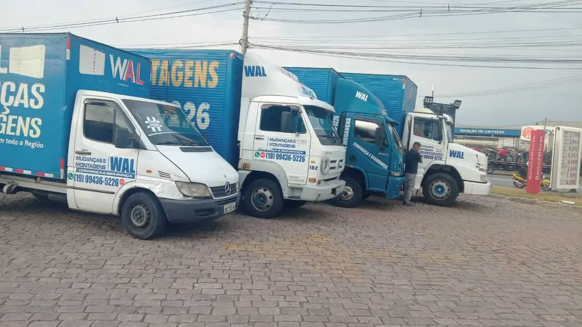 Frota de caminhões Wal Mudanças